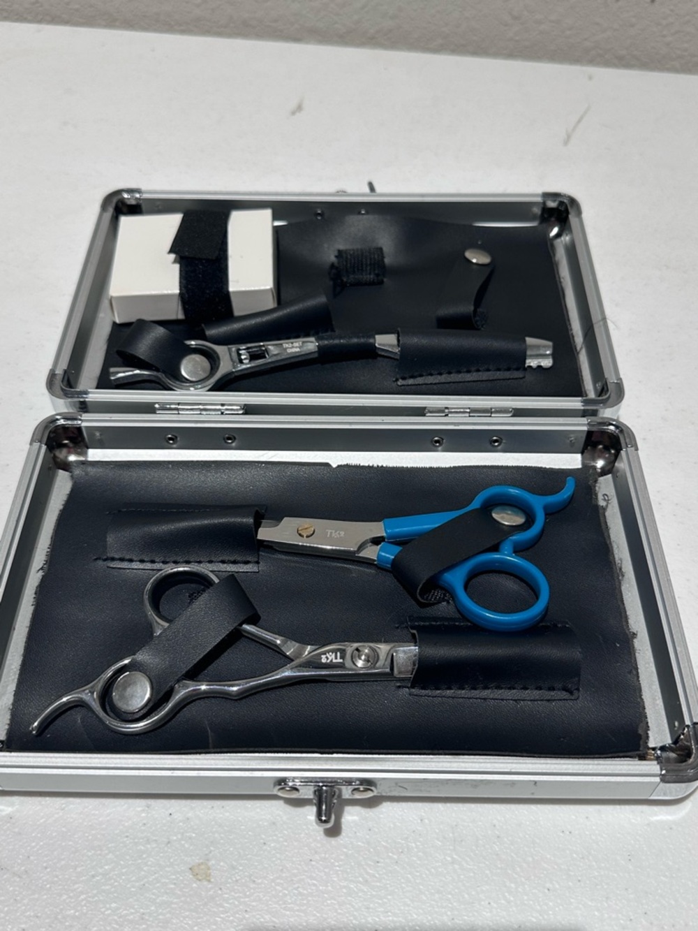 TK2 Professional Hair Stylist Shear & Razor Kit scissors